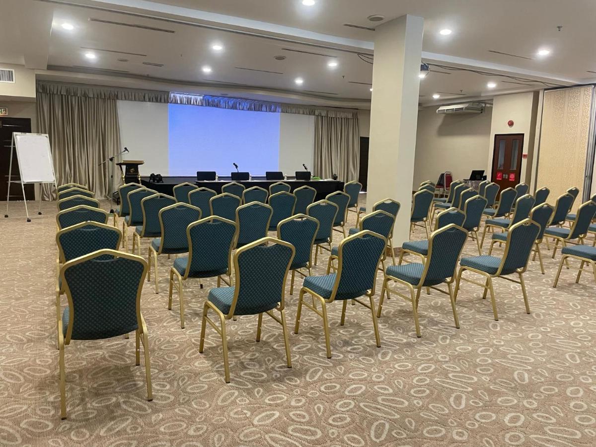Putra Brasmana Hotel Kuala Perlis Bagian luar foto