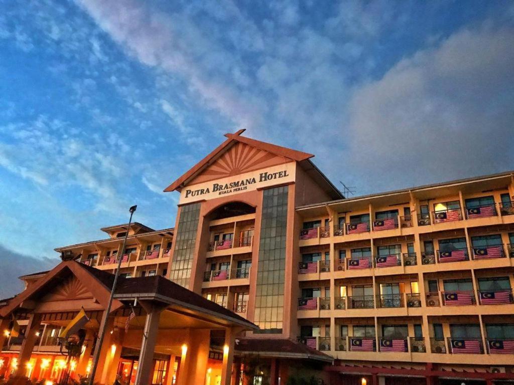 Putra Brasmana Hotel Kuala Perlis Bagian luar foto