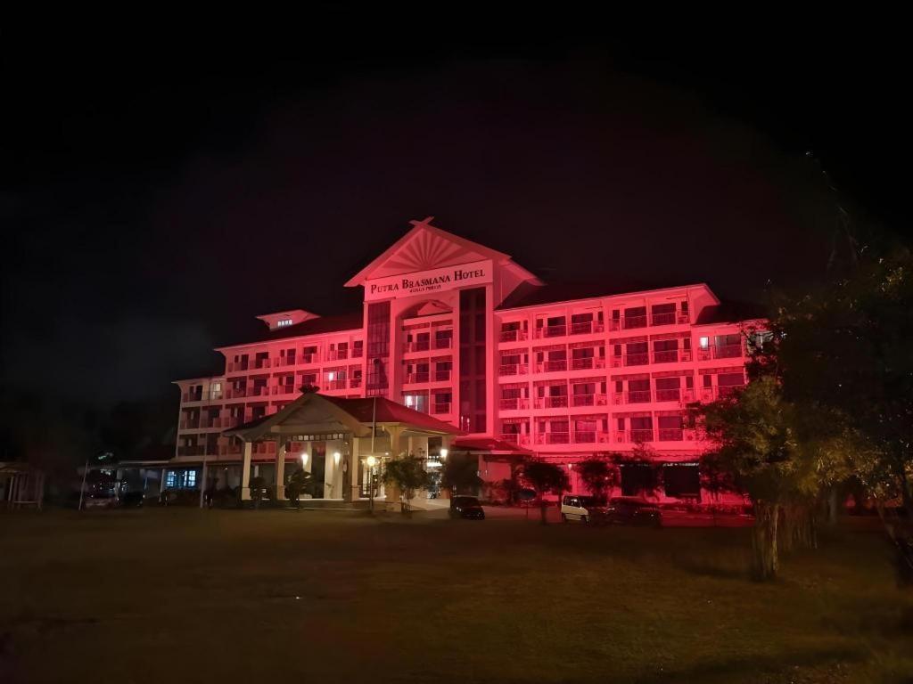 Putra Brasmana Hotel Kuala Perlis Bagian luar foto