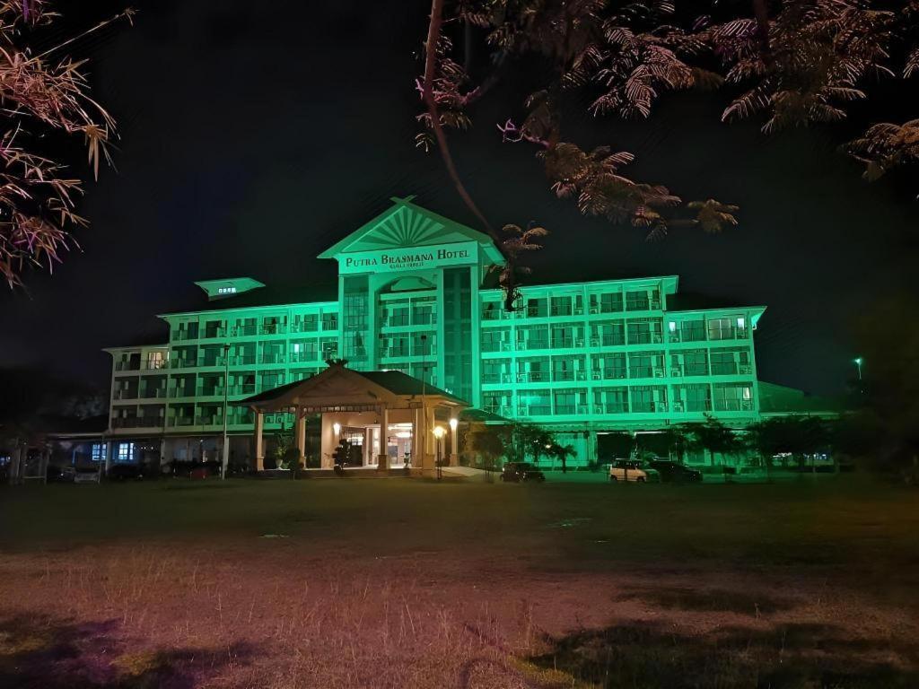 Putra Brasmana Hotel Kuala Perlis Bagian luar foto